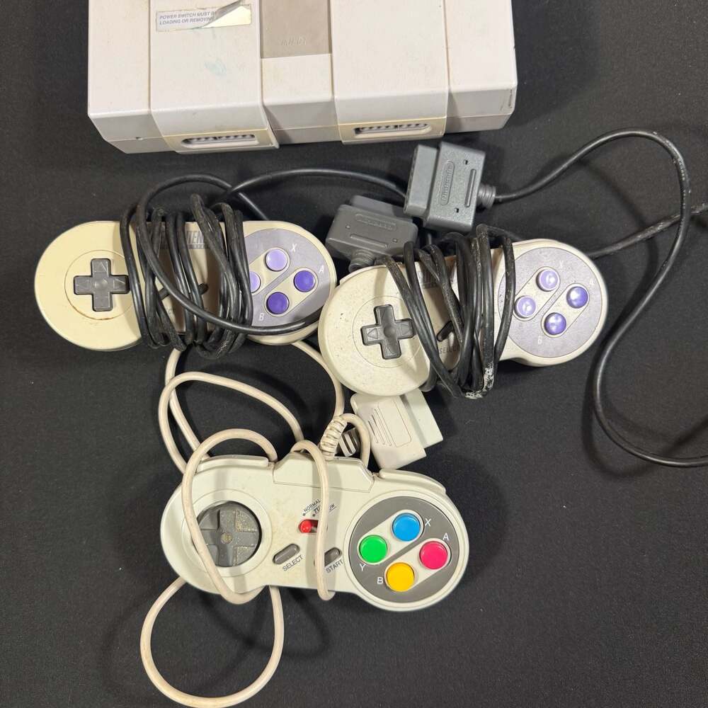 Super Nintendo Entertainment System Console Bundle with 3 Controllers UNTESTED - Picture 4 of 9